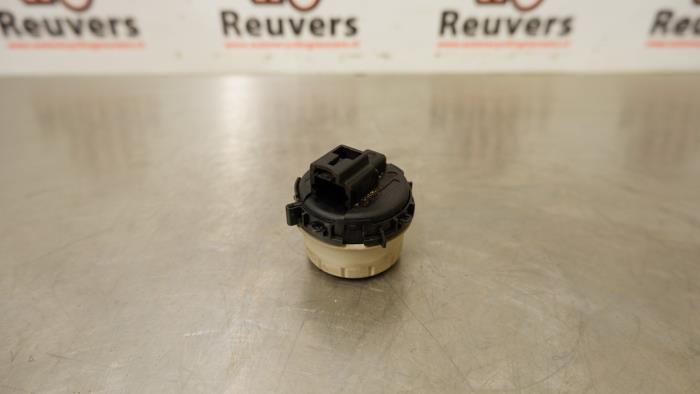 Sunroof switch from a Renault Clio III (BR/CR) 1.5 dCi 85 2007