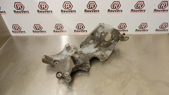 Usagé Support dynamo haut Volkswagen Polo V (6R) 1.2 TDI 12V BlueMotion Prix € 30,00 Règlement à la marge proposé par Autorecycling Reuvers B.V.