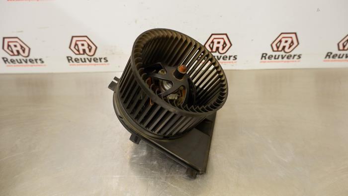 Motor de ventilador de calefactor de un Audi TT (8N3) 1.8 20V Turbo 1998
