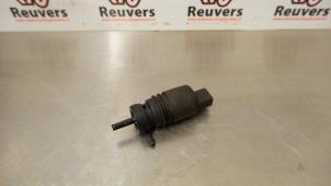 Used Windscreen washer pump Audi TT (8N3) 1.8 20V Turbo Price € 10,00 Margin scheme offered by Autorecycling Reuvers B.V.