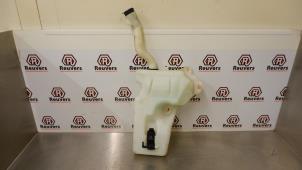 Used Front windscreen washer reservoir Fiat Fiorino (225) 1.3 JTD 16V Multijet Price € 25,00 Margin scheme offered by Autorecycling Reuvers B.V.