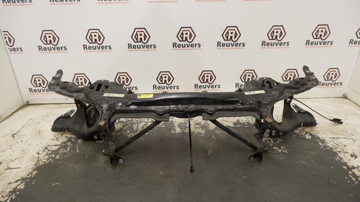 Używane Panel przedni BMW 7 serie (E65/E66/E67) 745i,Li 4.4 V8 32V Cena € 150,00 Procedura marży oferowane przez Autorecycling Reuvers B.V.