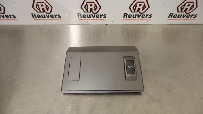 Używane Przycisk SOS BMW 7 serie (E65/E66/E67) 745i,Li 4.4 V8 32V Cena € 20,00 Procedura marży oferowane przez Autorecycling Reuvers B.V.