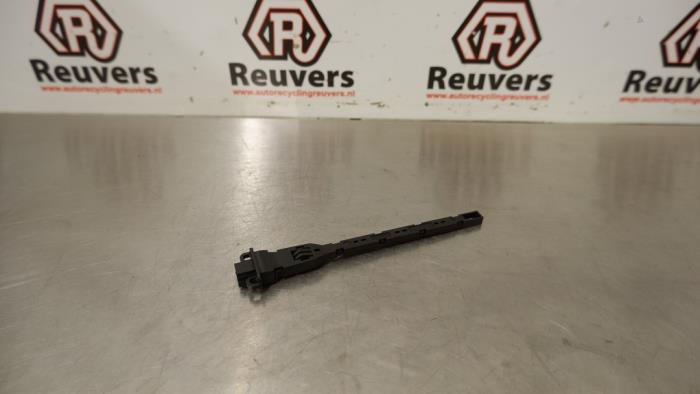 Begagnade Innetemperatursensor BMW 7 serie (E65/E66/E67) 745i,Li 4.4 V8 32V Pris € 15,00 Marginaltabell erbjuds av Autorecycling Reuvers B.V.