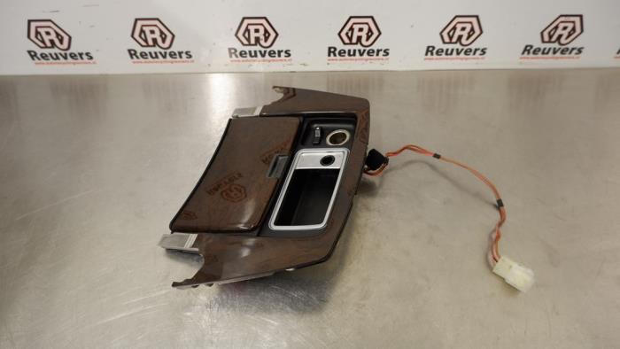 Begagnade Askkopp, fram BMW 7 serie (E65/E66/E67) 745i,Li 4.4 V8 32V Pris € 30,00 Marginaltabell erbjuds av Autorecycling Reuvers B.V.