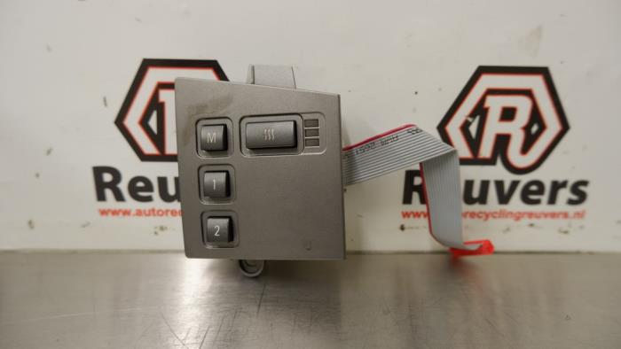 Begagnade Sätesvärmebrytare BMW 7 serie (E65/E66/E67) 745i,Li 4.4 V8 32V Pris € 35,00 Marginaltabell erbjuds av Autorecycling Reuvers B.V.