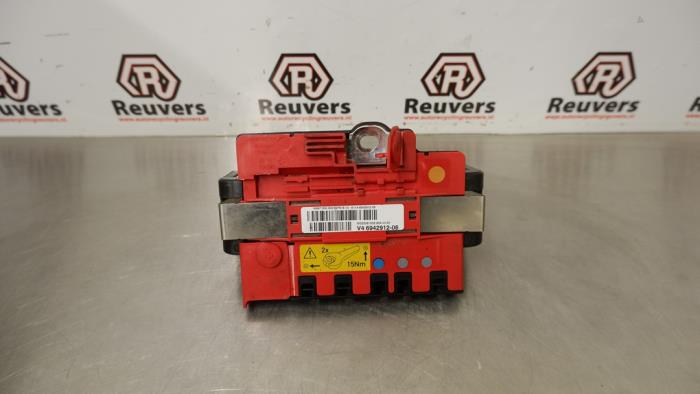 Gebrauchte Stromverteiler BMW 1 serie (E81) 118d 16V Preis € 20,00 Margenregelung angeboten von Autorecycling Reuvers B.V.