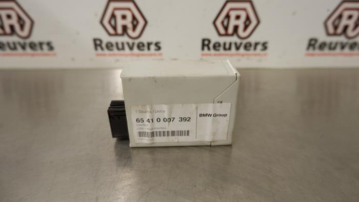 Używane Modul USB BMW 1 serie (E81) 118d 16V Cena € 20,00 Procedura marży oferowane przez Autorecycling Reuvers B.V.