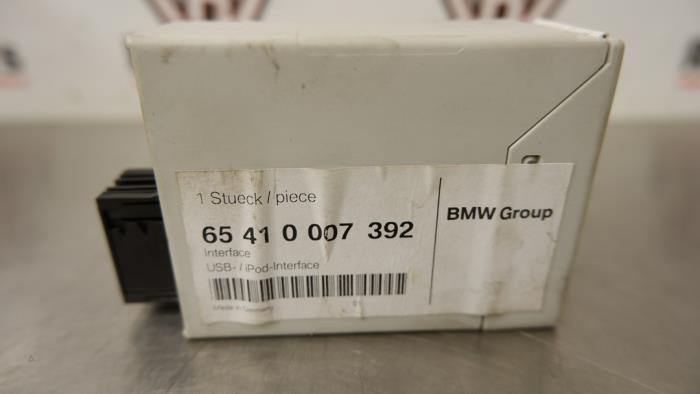 Modul USB van een BMW 1 serie (E81) 118d 16V 2009