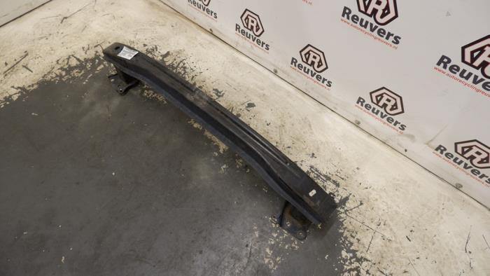 Front bumper frame from a Volkswagen Caddy III (2KA,2KH,2CA,2CH) 1.9 TDI 2004