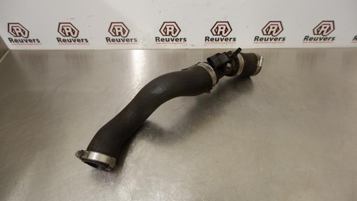 Gebrauchte Intercooler Schlauch Ford Focus 3 Wagon 1.0 Ti-VCT EcoBoost 12V 100 Preis € 40,00 Margenregelung angeboten von Autorecycling Reuvers B.V.