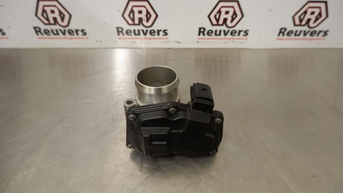 Usagé Boitier papillon Ford Focus 3 Wagon 1.0 Ti-VCT EcoBoost 12V 100 Prix € 25,00 Règlement à la marge proposé par Autorecycling Reuvers B.V.