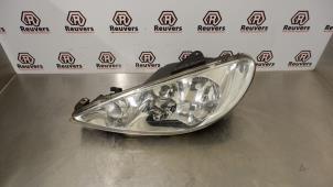 Used Headlight, left Peugeot 206 (2A/C/H/J/S) 1.4 16V Price € 35,00 Margin scheme offered by Autorecycling Reuvers B.V.