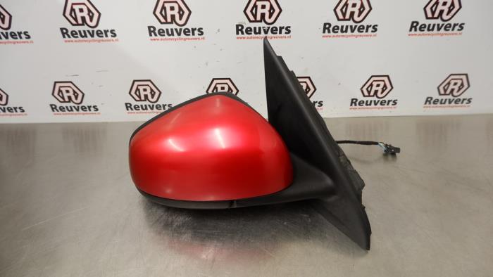 thumbnail image 2 of Original Renault Right Reflector For Twingo III – 265602913R, Brake Light, Rear Lamp 2 of 3