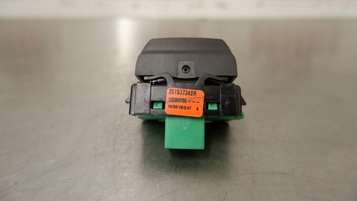 Start/Stopp Schalter van een Renault Twingo III (AH) 0.9 Energy TCE 90 12V 2014