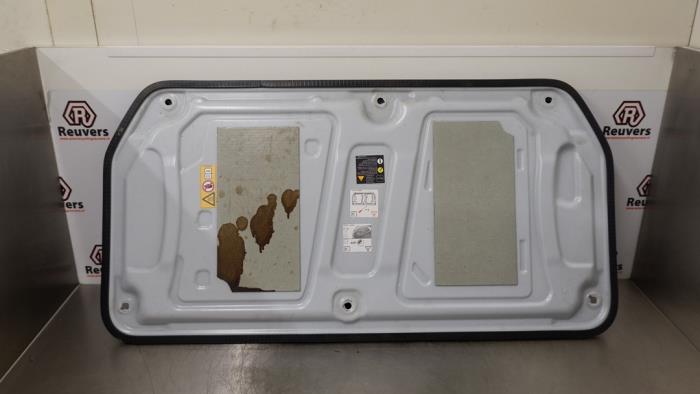 Used Engine cover Renault Twingo III (AH) 0.9 Energy TCE 90 12V Price € 35,00 Margin scheme offered by Autorecycling Reuvers B.V.