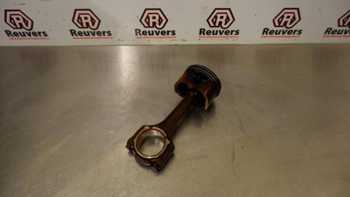Usados Pistón Fiat 500 (312) 1.4 16V Precio € 50,00 Norma de margen ofrecido por Autorecycling Reuvers B.V.