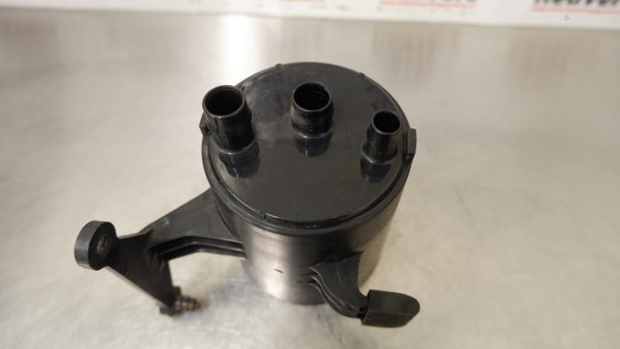 Carbon filter from a BMW 1 serie (E87/87N) 116i 1.6 16V 2005