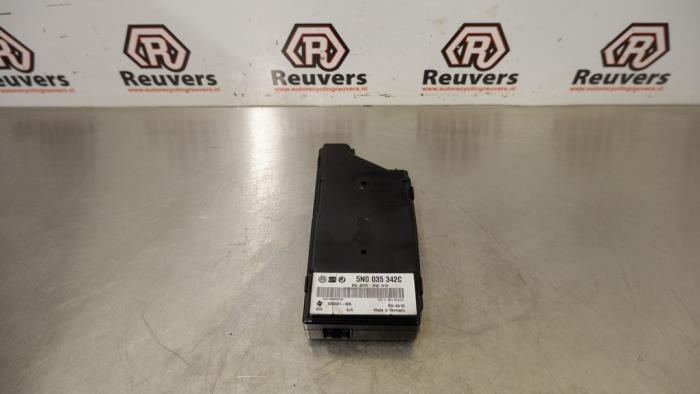 Begagnade Kontrollenhet, multimedia Volkswagen Polo V (6R) 1.2 TDI 12V BlueMotion Pris € 25,00 Marginaltabell erbjuds av Autorecycling Reuvers B.V.