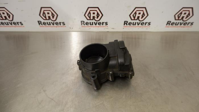 Gebrauchte Drosselklappengehäuse Peugeot 207/207+ (WA/WC/WM) 1.4 16V VTi Preis € 30,00 Margenregelung angeboten von Autorecycling Reuvers B.V.