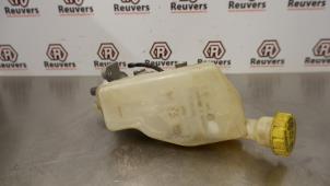 Used Master cylinder Peugeot 1007 (KM) 1.4 Price € 25,00 Margin scheme offered by Autorecycling Reuvers B.V.