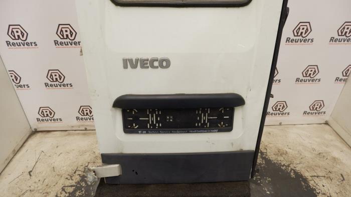 Puerta trasera furgoneta de un Iveco New Daily III 35C12V,S12V 2005
