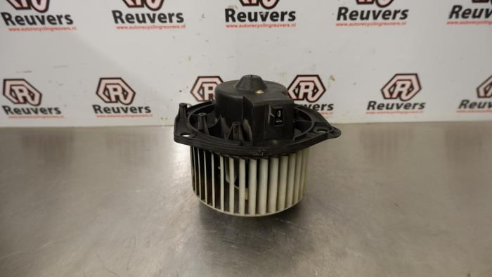 Heating and ventilation fan motor from a Iveco New Daily III 35C12V,S12V 2005