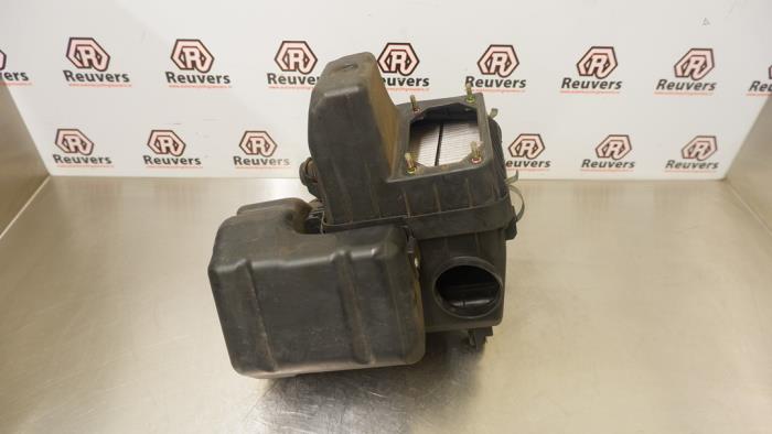 Gebrauchte Luftfiltergehäuse Mitsubishi Pajero Pinin (H6/H7) 1.8 GDI 16V 3-drs. Preis € 30,00 Margenregelung angeboten von Autorecycling Reuvers B.V.