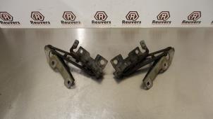Used Bonnet Hinge Opel Insignia 2.0 CDTI 16V 160 Ecotec Price € 20,00 Margin scheme offered by Autorecycling Reuvers B.V.