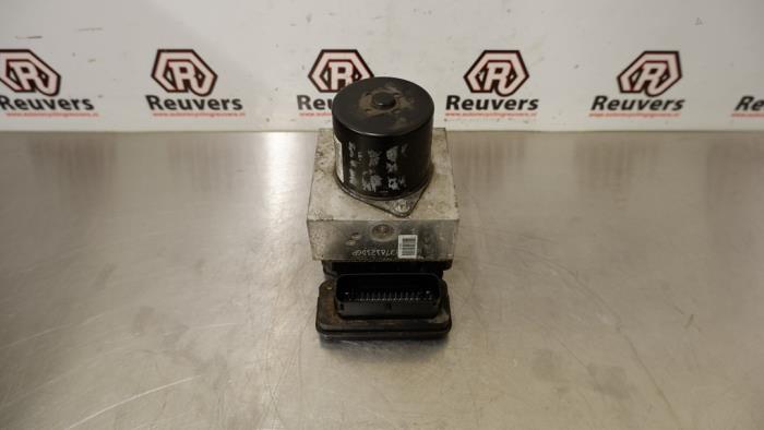 ABS Pumpe van een Opel Insignia 2.0 CDTI 16V 160 Ecotec 2011