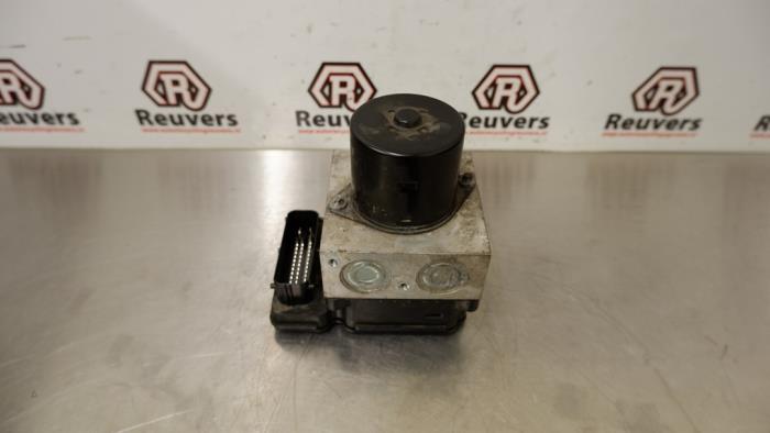 ABS Pumpe van een Opel Insignia 2.0 CDTI 16V 160 Ecotec 2011