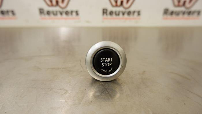 Usagé Commande start/stop BMW 3 serie Touring (E91) 320d 16V Prix € 10,00 Règlement à la marge proposé par Autorecycling Reuvers B.V.