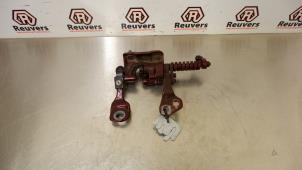 Used Tailgate hinge BMW 3 serie Touring (E91) 320d 16V Price € 40,00 Margin scheme offered by Autorecycling Reuvers B.V.