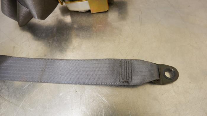 Front seatbelt, right from a Toyota Prius (NHW20) 1.5 16V 2005