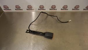 Used Front seatbelt buckle, right Toyota Prius (NHW20) 1.5 16V Price € 15,00 Margin scheme offered by Autorecycling Reuvers B.V.