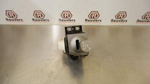 Used Automatic gear selector Toyota Prius (NHW20) 1.5 16V Price € 50,00 Margin scheme offered by Autorecycling Reuvers B.V.