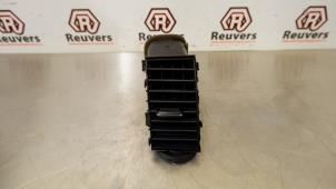 Used Dashboard vent Toyota Prius (NHW20) 1.5 16V Price € 15,00 Margin scheme offered by Autorecycling Reuvers B.V.