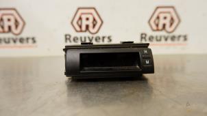 Used Clock Toyota Prius (NHW20) 1.5 16V Price € 15,00 Margin scheme offered by Autorecycling Reuvers B.V.