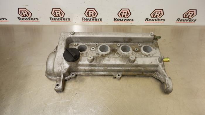 Rocker cover from a Toyota Prius (NHW20) 1.5 16V 2005