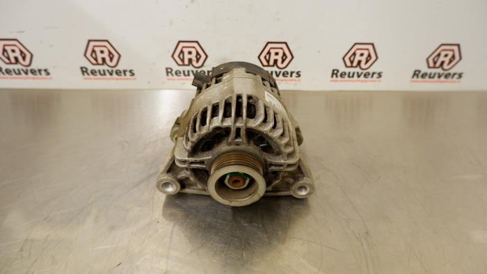 Begagnade Dynamo Opel Agila (A) 1.2 16V Twin Port Pris € 35,00 Marginaltabell erbjuds av Autorecycling Reuvers B.V.