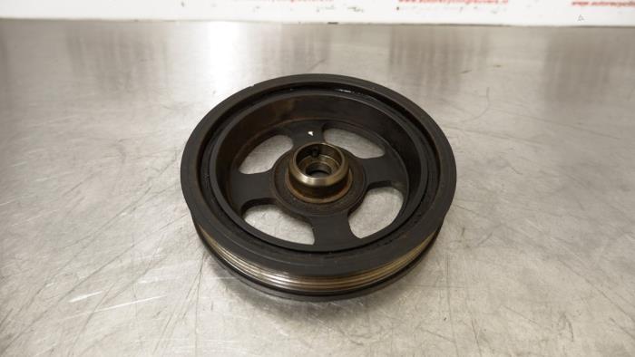 Crankshaft pulley from a Kia Picanto (TA) 1.0 12V 2011