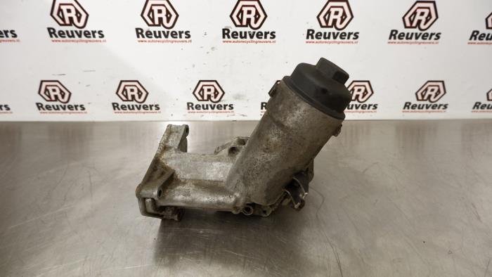 Gebrauchte Ölfiltergehäuse BMW 3 serie (E90) 320d 16V Preis € 30,00 Margenregelung angeboten von Autorecycling Reuvers B.V.