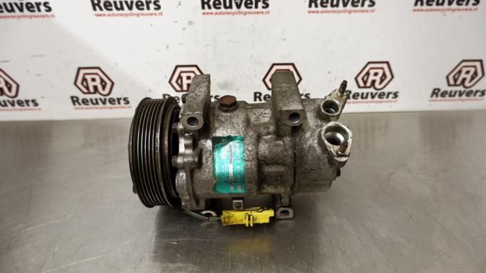 Air conditioning pump from a Peugeot 307 (3A/C/D) 1.6 16V 2004