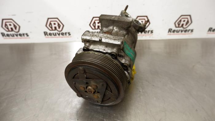 Air conditioning pump from a Peugeot 307 (3A/C/D) 1.6 16V 2004