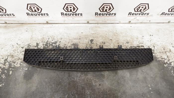 Usados Parachoque placa base Kia Pro cee'd (EDB3) 1.6 CVVT 16V Precio € 20,00 Norma de margen ofrecido por Autorecycling Reuvers B.V.