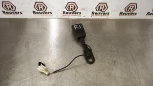 Used Front seatbelt buckle, right Peugeot 207 SW (WE/WU) 1.6 16V Price € 10,00 Margin scheme offered by Autorecycling Reuvers B.V.