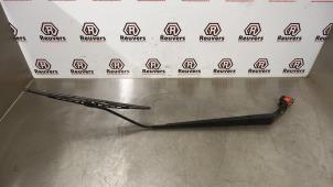 Used Front wiper arm Mazda 5 (CR19) 1.8i 16V Price € 10,00 Margin scheme offered by Autorecycling Reuvers B.V.