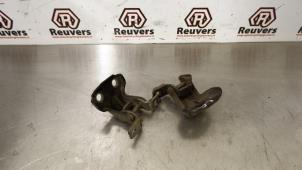 Used Rear door hinge, left Subaru Forester (SG) 2.0 16V X Price € 25,00 Margin scheme offered by Autorecycling Reuvers B.V.