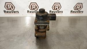 AGR Ventil van een Subaru Forester (SG) 2.0 16V X 2003