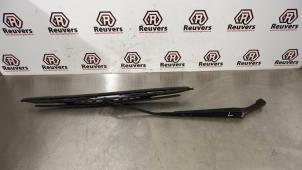 Used Front wiper arm Opel Agila (B) 1.2 16V Price € 10,00 Margin scheme offered by Autorecycling Reuvers B.V.